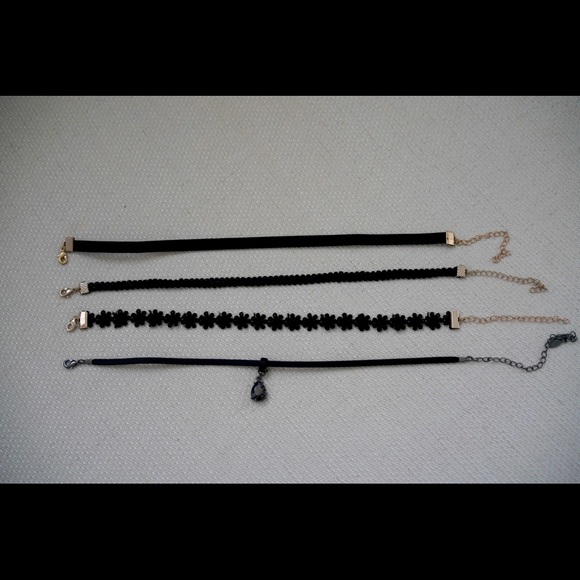 Set of chockers - Picture 1 of 1